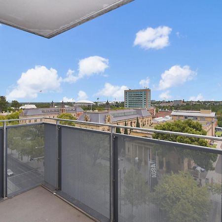 Light & Airy 3 Bd Cbd Apt: Balconytramwifi/Parking Apartment Adelaide Exterior photo