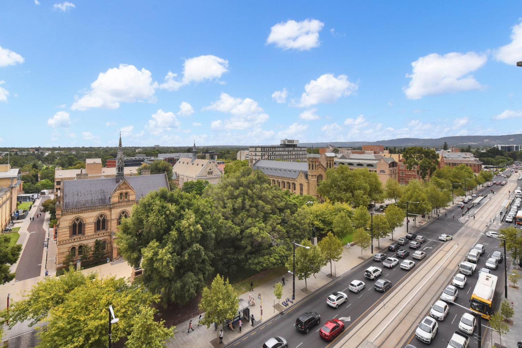 Light & Airy 3 Bd Cbd Apt: Balconytramwifi/Parking Apartment Adelaide Exterior photo
