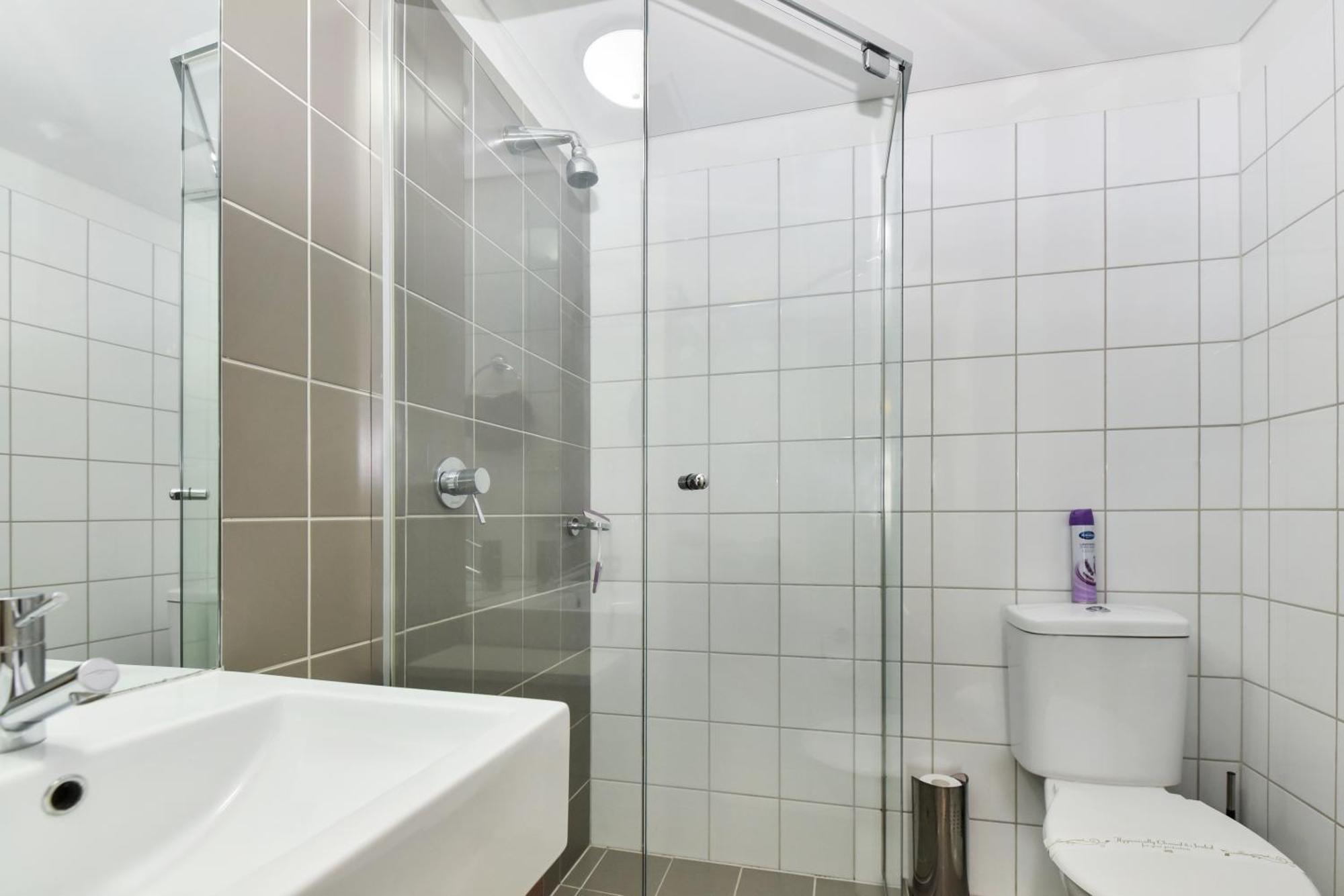 Light & Airy 3 Bd Cbd Apt: Balconytramwifi/Parking Apartment Adelaide Exterior photo