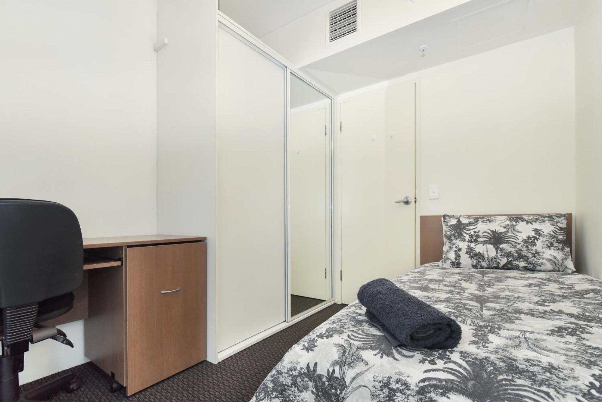 Light & Airy 3 Bd Cbd Apt: Balconytramwifi/Parking Apartment Adelaide Exterior photo