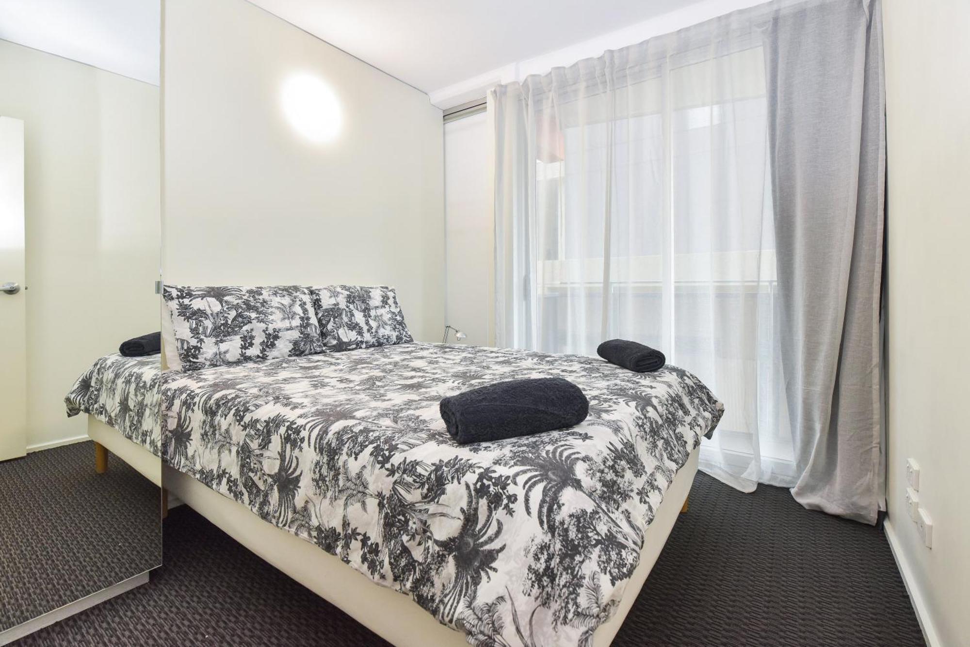 Light & Airy 3 Bd Cbd Apt: Balconytramwifi/Parking Apartment Adelaide Exterior photo