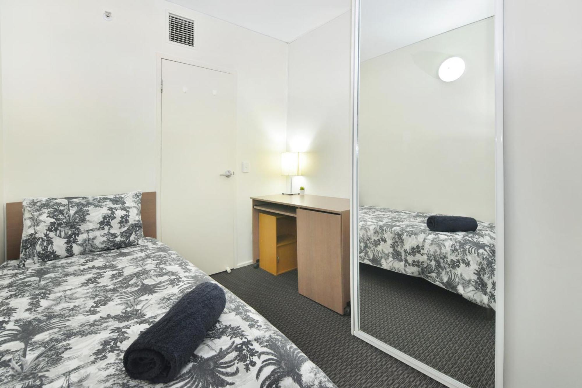 Light & Airy 3 Bd Cbd Apt: Balconytramwifi/Parking Apartment Adelaide Exterior photo